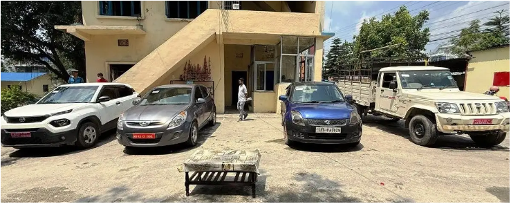 झापाबाट दुईसहित चारवटा नक्कली नम्बर प्लेट भएका गाडी प्रहरीकाे नियनत्रणमा 